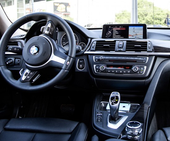 «Роскошный минимализм» или «квадратиш практиш» для мужчин. Родион Газманов тестирует новый BMW 320d xDrive GT.