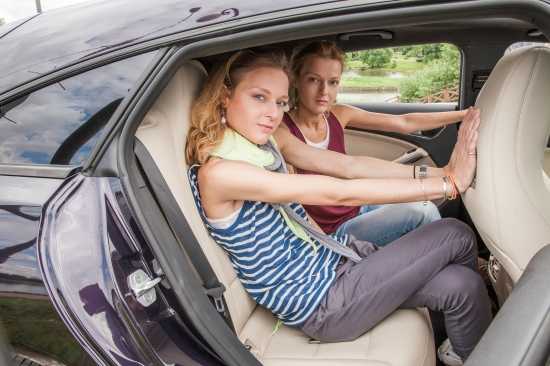 Mercedes CLA 250 Shooting Brake 4Matic оценивают Дарья и Екатерина Носик