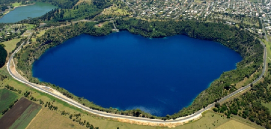 		Топ-5 уникальных озер, куда стоит отправиться этим летом