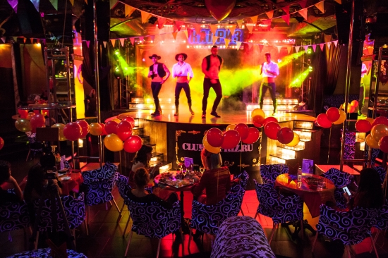 Звезды шоу-бизнеса посетили испанскую вечеринку  в стриптиз-клубе для женщин 