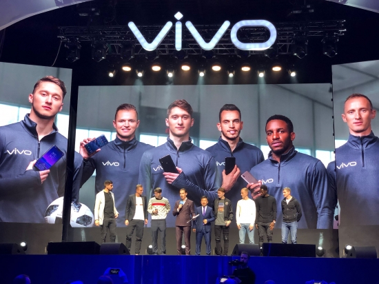 Компания Vivo официально представила смартфон V9 в России