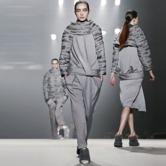 Alexander Wang не отошел от своих принципов – великолепно драпированный трикотаж и комбинации различных по текстуре материалов. Тенденции моды: Осень 2013-Зима 2014 (часть 1)