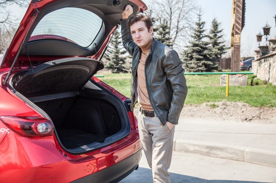 Тест драйв Mazda 3 с Ильей Викторовым: «В аварии меня спасла машина»!