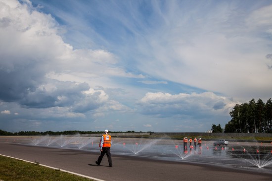 Cамое зрелищное соревнование старинных автомобилей в России 