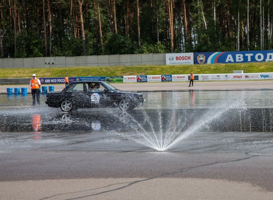 Cамое зрелищное соревнование старинных автомобилей в России 