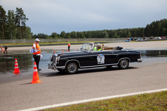 Cамое зрелищное соревнование старинных автомобилей в России 