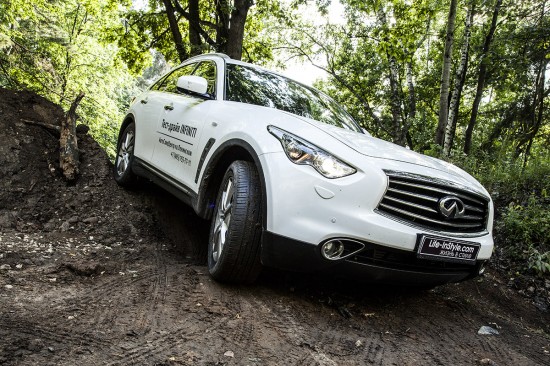 Инопланетный дизайн и мощный движок - Тест-Драйв Infininti QX70 с Родионом Газмановым