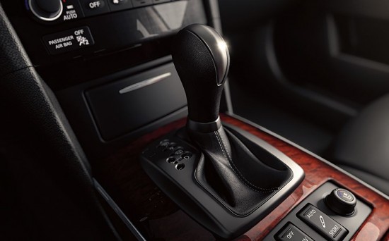 Инопланетный дизайн и мощный движок - Тест-Драйв Infininti QX70 с Родионом Газмановым