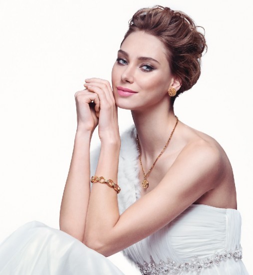 ПОЧУВСТВУЙ СЕБЯ КОРОЛЕВОЙ С КОЛЛЕКЦИЕЙ УКРАШЕНИЙ ROYAL BY ORIFLAME