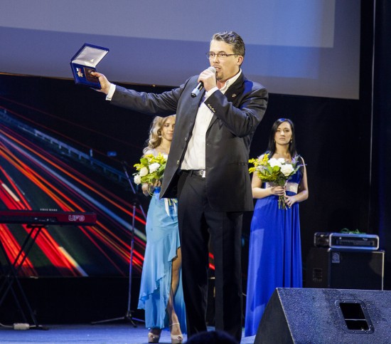 Сергей Канаев вручает орден «За вклад в безопасность дорожного движения». Церемония награждения «Безопасность — дело каждого» 