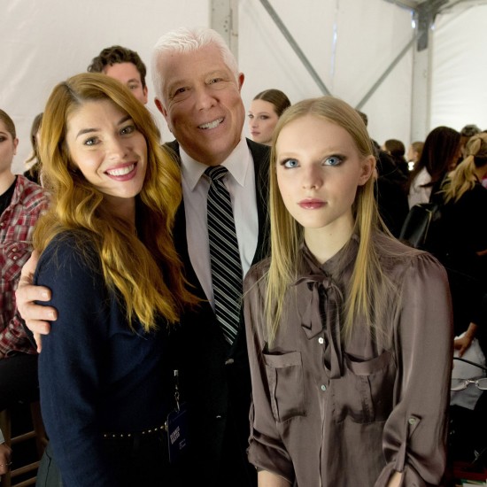 «Бронзовый» образ с показа Mercedes-Benz New York Fashion Week Dennis Basso Осень 2015/Зима 2016 от Avon
