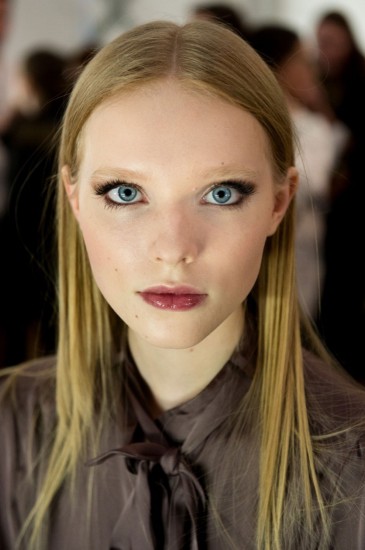 «Бронзовый» образ с показа Mercedes-Benz New York Fashion Week Dennis Basso Осень 2015/Зима 2016 от Avon
