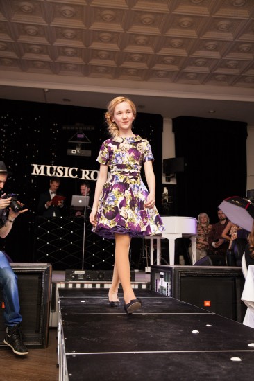 HIGH FASHION SHOW