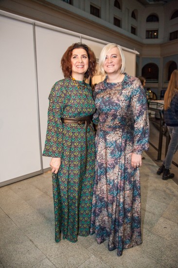 Елена Шипилова и главный редактор Life-InStyle.com Надежда Вавржина вплатье от Модного Дома Елены Шипиловой
