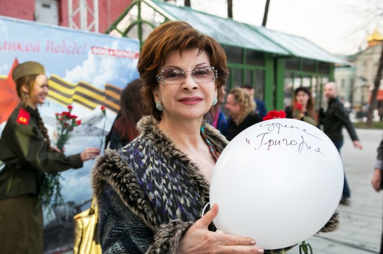 В честь 70-летия Дня Победы в небо было запущено сотни светящихся шаров