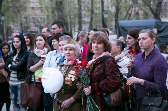 В честь 70-летия Дня Победы в небо было запущено сотни светящихся шаров