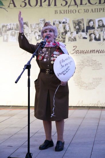 В честь 70-летия Дня Победы в небо было запущено сотни светящихся шаров