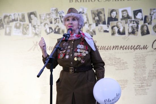 В честь 70-летия Дня Победы в небо было запущено сотни светящихся шаров
