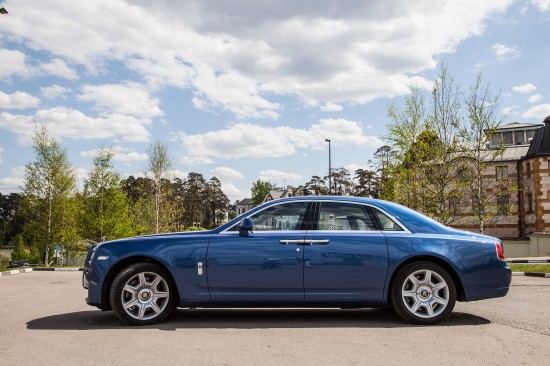 Юлия Началова провела тест-драйв амбициозного Rolls-Royce Ghost II 
