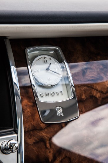 Юлия Началова провела тест-драйв амбициозного Rolls-Royce Ghost II 