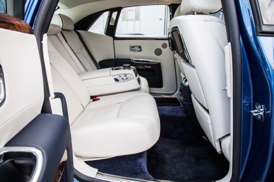 Юлия Началова провела тест-драйв амбициозного Rolls-Royce Ghost II 