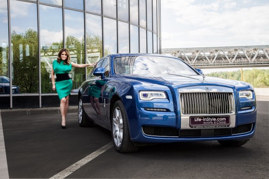 Юлия Началова провела тест-драйв амбициозного Rolls-Royce Ghost II 