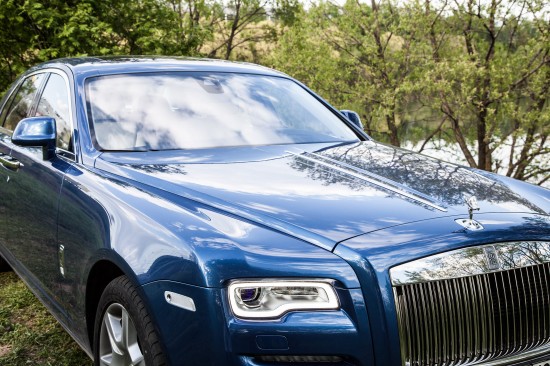 Юлия Началова провела тест-драйв амбициозного Rolls-Royce Ghost II 