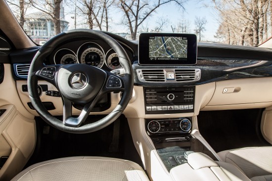 Родион Газманов и Надежда Вавржина тестируют Mercedes-Benz CLS 400 4MATIC