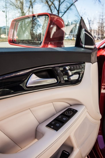 Родион Газманов и Надежда Вавржина тестируют Mercedes-Benz CLS 400 4MATIC