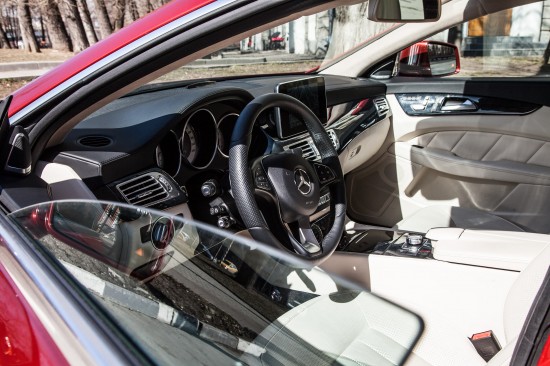 Родион Газманов и Надежда Вавржина тестируют Mercedes-Benz CLS 400 4MATIC