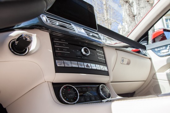Родион Газманов и Надежда Вавржина тестируют Mercedes-Benz CLS 400 4MATIC