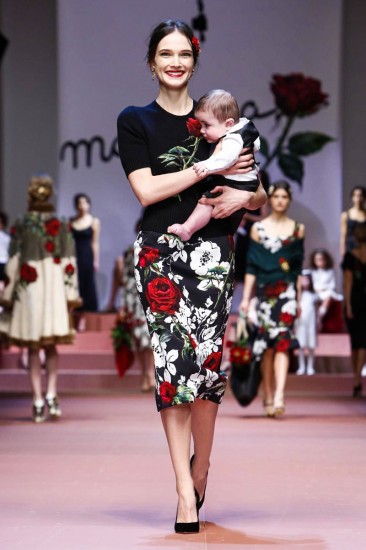 Материнская гордость от Dolce & Gabbana, осень 2015 / зима 2016