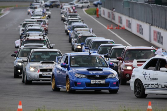 В России установили мировой рекорд на самый большой парад автомобилей Subaru
