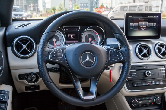 Mercedes CLA 250 Shooting Brake 4Matic оценивают Дарья и Екатерина Носик
