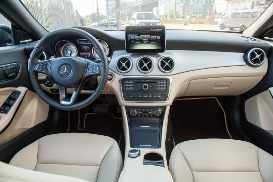 Mercedes CLA 250 Shooting Brake 4Matic оценивают Дарья и Екатерина Носик