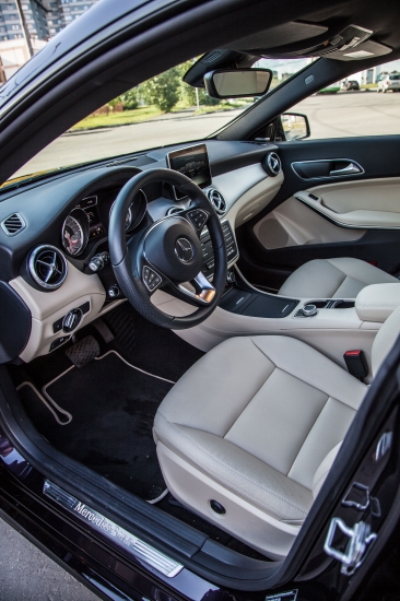 Mercedes CLA 250 Shooting Brake 4Matic оценивают Дарья и Екатерина Носик