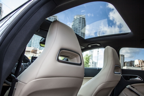 Mercedes CLA 250 Shooting Brake 4Matic оценивают Дарья и Екатерина Носик