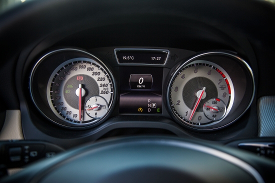 Mercedes CLA 250 Shooting Brake 4Matic оценивают Дарья и Екатерина Носик