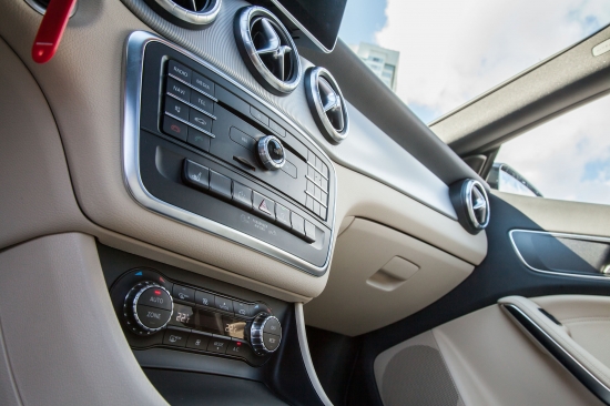 Mercedes CLA 250 Shooting Brake 4Matic оценивают Дарья и Екатерина Носик