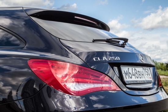 Mercedes CLA 250 Shooting Brake 4Matic оценивают Дарья и Екатерина Носик