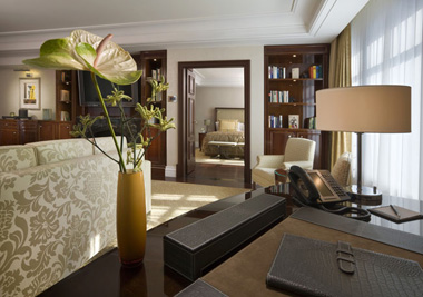 Breidenbacher Hof, a Capella Hotel-Grand Suite Desk