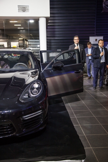 Porshe Panamera Turbo S Executive – горячие эмоции перед зимними холодами