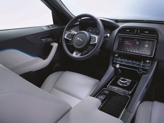 Новый F-PACE стал одной из самых ярких премьер 2015 года