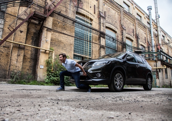 Тест-драйв Life-InStyle.com. Новый Nissan X-Trail и актер и певец Илья Викторов 