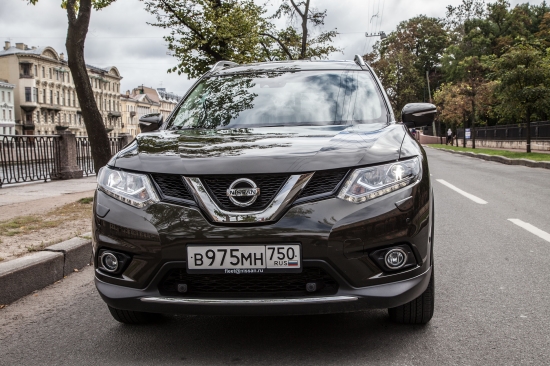 Тест-драйв Life-InStyle.com. Новый Nissan X-Trail и актер и певец Илья Викторов 