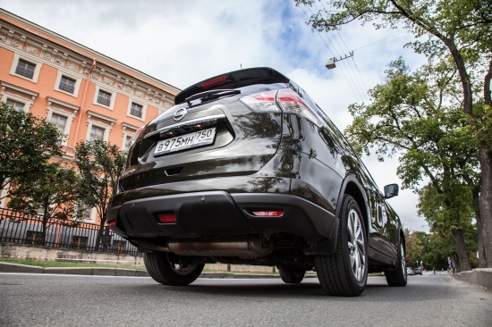 Тест-драйв Life-InStyle.com. Новый Nissan X-Trail и актер и певец Илья Викторов 
