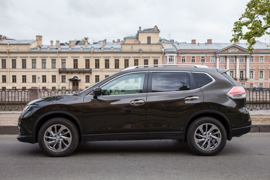 Тест-драйв Life-InStyle.com. Новый Nissan X-Trail и актер и певец Илья Викторов 