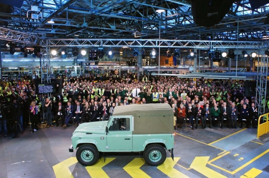 Последний Land Rover Defender текущего поколения сошел с конвейера завода в Солихалле