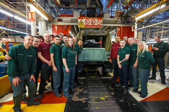 Последний Land Rover Defender текущего поколения сошел с конвейера завода в Солихалле