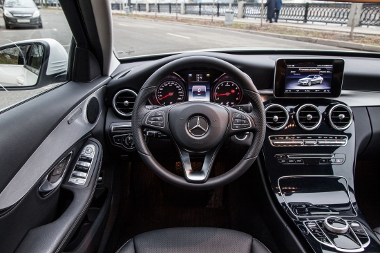 Тест-драйв Mercedes-Benz C 200 4MATIC  – идеальное решение для тех, кто ценит качество